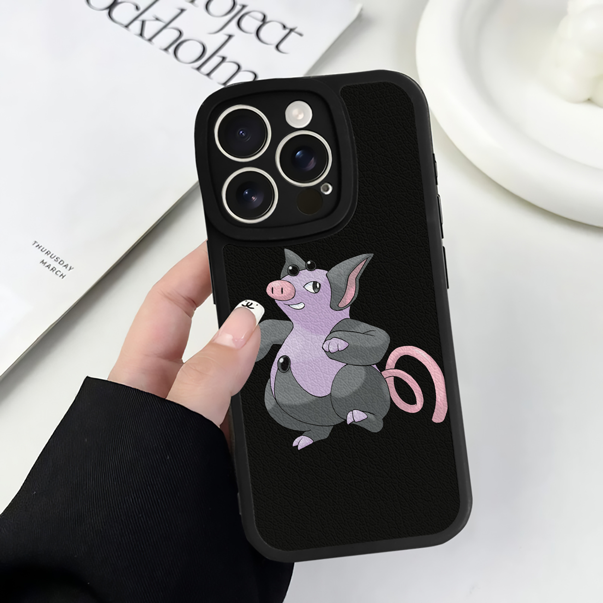 （画像用） ポケットモンスター Pokémon 【iPhone 16シリーズ対応】シリコンスマホケース（レザー調） 材質：シリコン